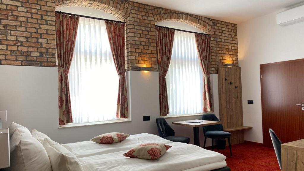 Hotel Friedchen Mit Eigener Fleischerei Artern Екстер'єр фото