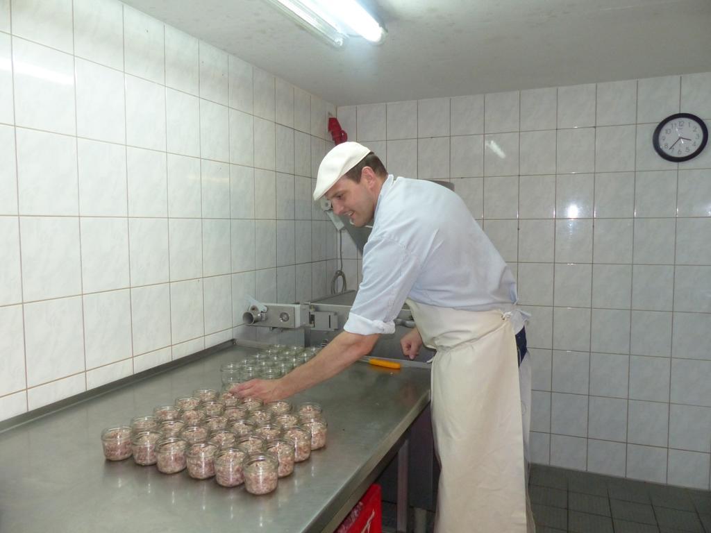 Hotel Friedchen Mit Eigener Fleischerei Artern Екстер'єр фото