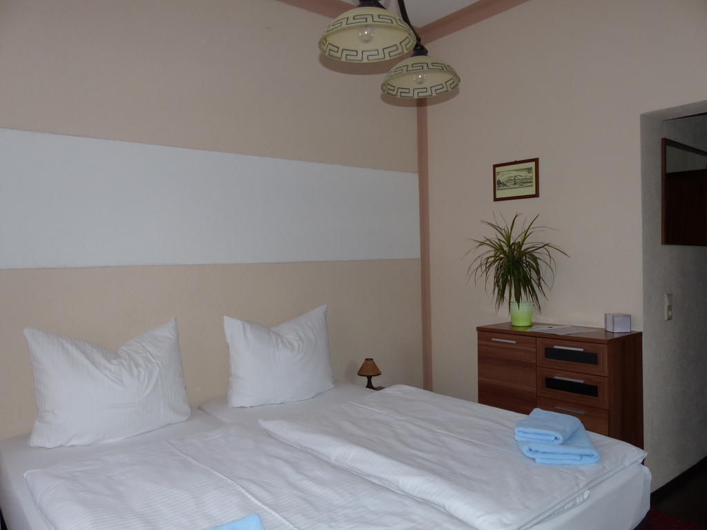 Hotel Friedchen Mit Eigener Fleischerei Artern Екстер'єр фото