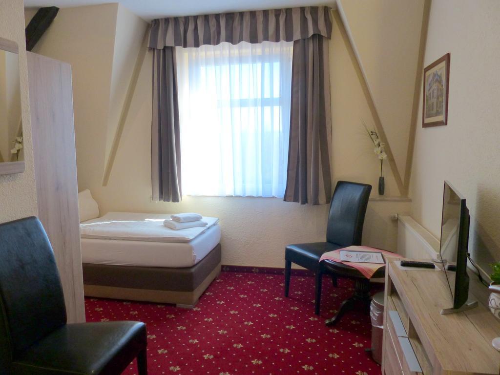 Hotel Friedchen Mit Eigener Fleischerei Artern Екстер'єр фото
