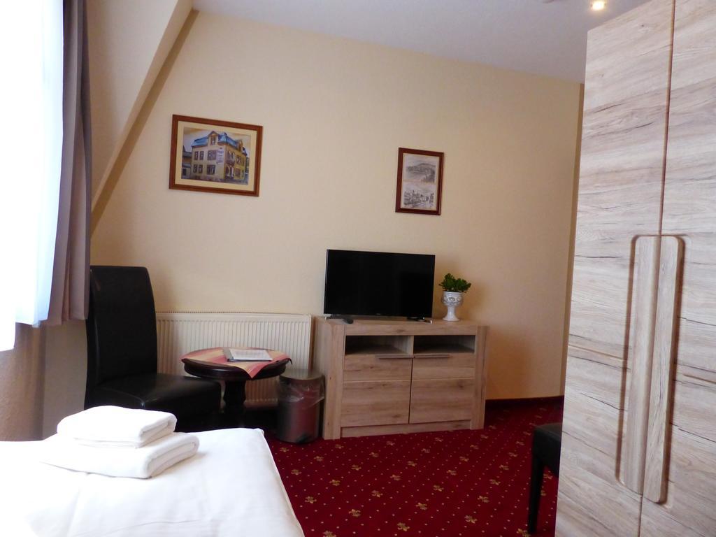 Hotel Friedchen Mit Eigener Fleischerei Artern Екстер'єр фото