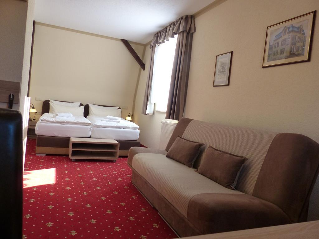 Hotel Friedchen Mit Eigener Fleischerei Artern Екстер'єр фото