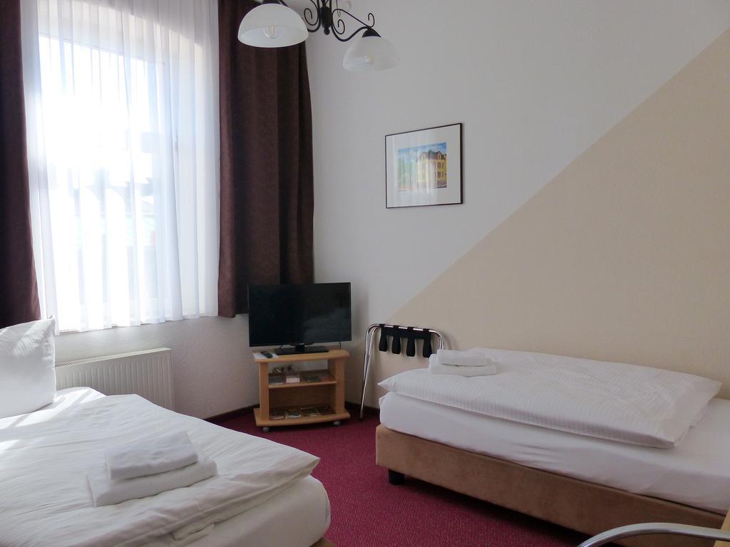 Hotel Friedchen Mit Eigener Fleischerei Artern Екстер'єр фото
