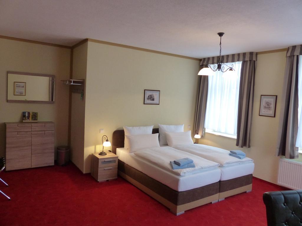 Hotel Friedchen Mit Eigener Fleischerei Artern Екстер'єр фото