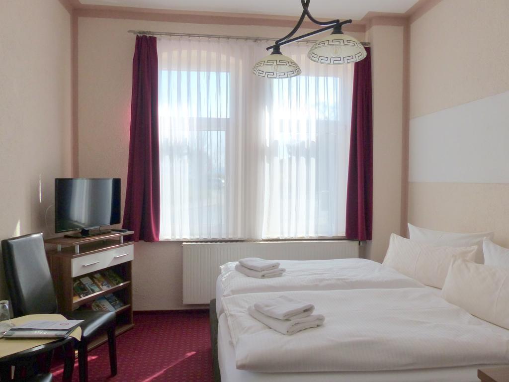 Hotel Friedchen Mit Eigener Fleischerei Artern Екстер'єр фото