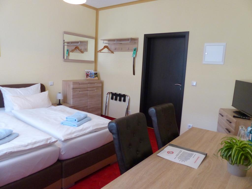 Hotel Friedchen Mit Eigener Fleischerei Artern Екстер'єр фото