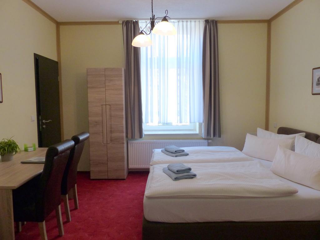 Hotel Friedchen Mit Eigener Fleischerei Artern Екстер'єр фото