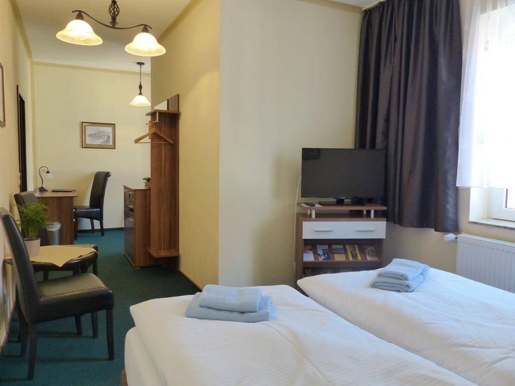 Hotel Friedchen Mit Eigener Fleischerei Artern Екстер'єр фото