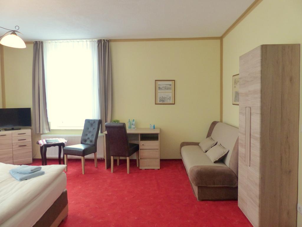 Hotel Friedchen Mit Eigener Fleischerei Artern Екстер'єр фото