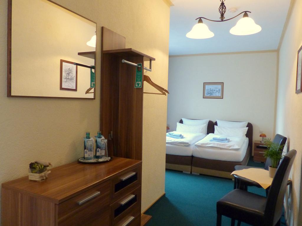 Hotel Friedchen Mit Eigener Fleischerei Artern Екстер'єр фото