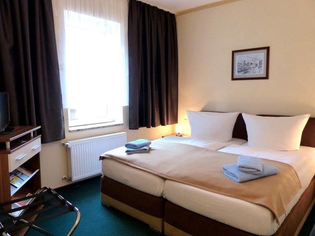 Hotel Friedchen Mit Eigener Fleischerei Artern Екстер'єр фото